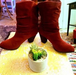 NWOT- Rampage Chunky Heeled Maroon Faux Suede